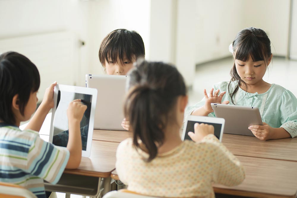 児童生徒一人一人の特性や進度に応じた学習の提供や学び合いを